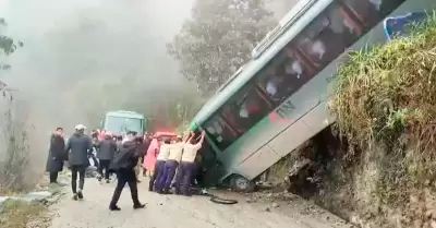 Accidente de bus turstico en Machu Picchu deja 20 heridos.