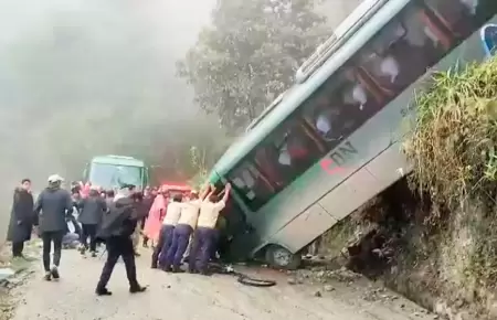 Accidente de bus turstico en Machu Picchu deja 20 heridos.