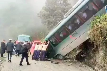 Accidente de bus turstico en Machu Picchu deja 20 heridos.