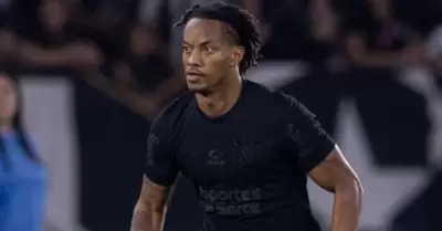 Andr Carrillo sum sus primeros minutos en Corinthians.