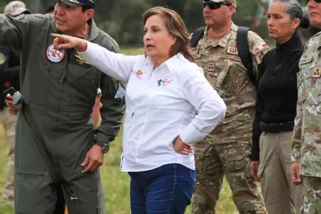 Dina Boluarte se hizo presente en una de las zonas consumidas por los incendios 