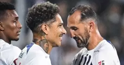 Hernn Barcos y Paolo Guerrero.