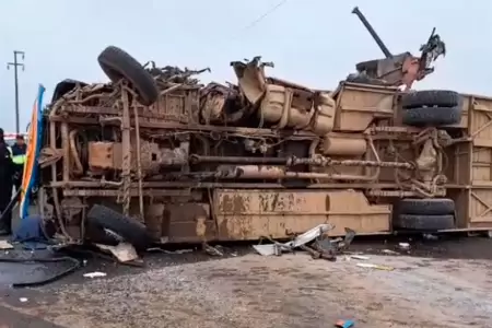 Dos buses chocan y dejan cinco fallecidos en La Libertad.