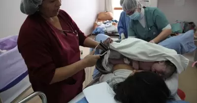 Minsa niega exclusin de obstetras de funciones durante el parto.