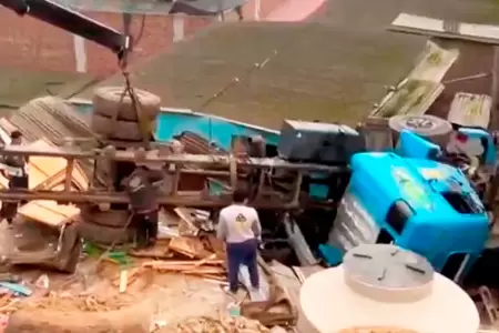 Camin cae sobre una casa y familia se salva de milagro.