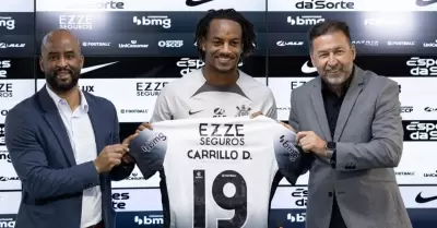 Andr Carrillo fue presentado en sociedad como nuevo jugador de Corinthians.