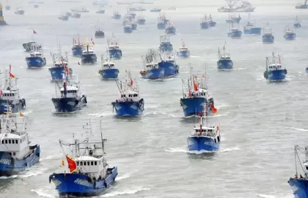 Barcos chinos estaran pescando en mar peruano con consentimiento del Gobierno