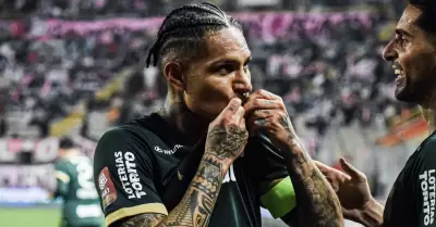 Paolo Guerrero anot su primer gol con Alianza Lima.