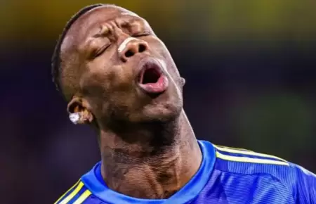 Luis Advncula recibi una fuerte noticia en Boca Juniors.