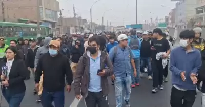 Transportistas marchan para exigir al Ejecutivo soluciones.