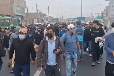 Transportistas marchan para exigir al Ejecutivo soluciones.