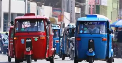 Mototaxistas anuncian paro nacional este 31 de octubre.