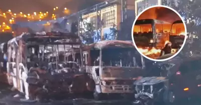 Incendio arras con al menos 25 buses de transportes en Independencia.