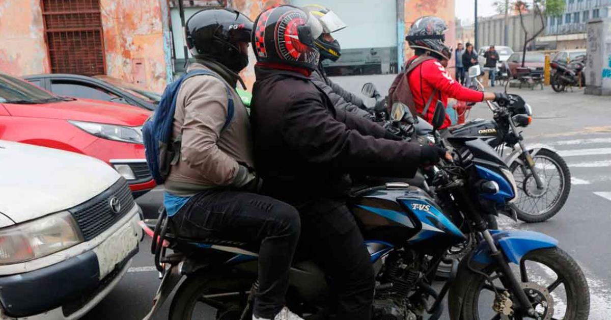 Prohíben el viaje de dos personas en una sola moto lineal en Independencia.