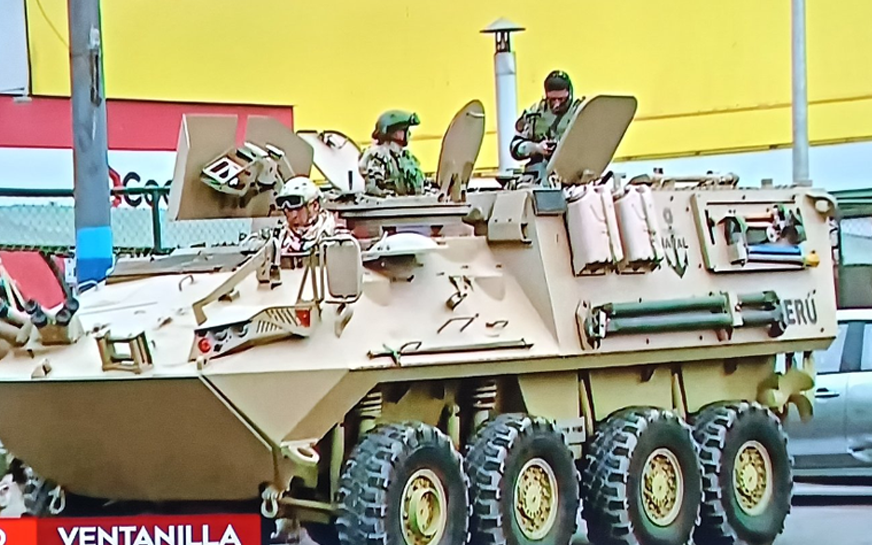 Presencia de militares en tanquetas en Ventanilla.