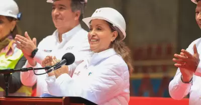 Dina Boluarte habla de su trabajo