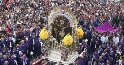 Primer recorrido del Seor de los Milagros.