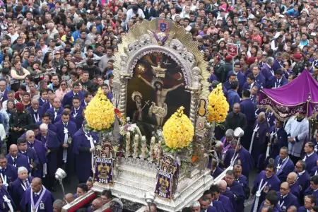 Primer recorrido del Seor de los Milagros.