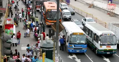 Transportistas anuncian paro de 72 horas.