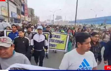 Comerciantes del mercado Huamantanga marchan con destino al Congreso.