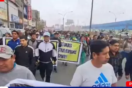 Comerciantes del mercado Huamantanga marchan con destino al Congreso.