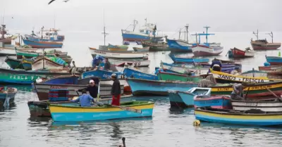 Pescadores protestan por ingreso de barcos chinos.