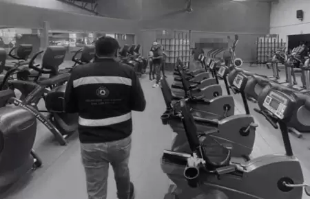 Hombre fallece mientras se ejercitaba en gimnasio.