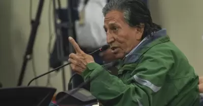 Alejandro Toledo interrumpe a Jos Domingo Prez