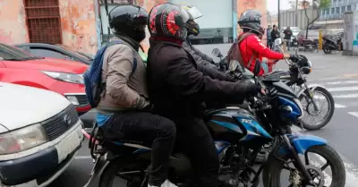 Prohben el viaje de dos personas en una sola moto lineal en Independencia.