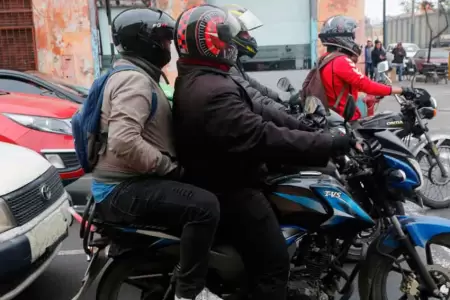 Prohben el viaje de dos personas en una sola moto lineal en Independencia.