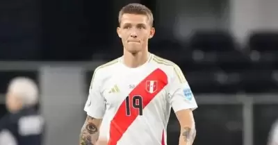 Oliver Sonne ingres en el segundo tiempo del encuentro ante Brasil.