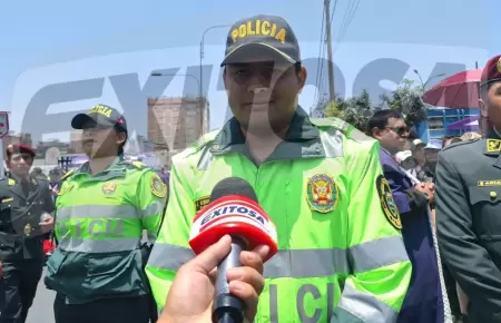 El capitn 'Culebra' es captado cuidando Seor de los Milagros.