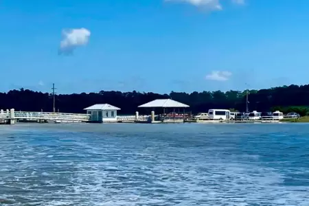 Derrumbe en el muelle de la isla Sapelo deja siete fallecidos.