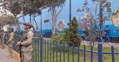 Militares resguardan colegio Julio C. Tello