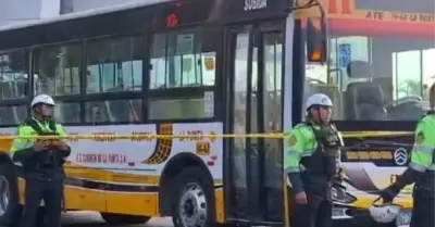 Mujer muere atropellada tras quedar atrapada en llanta de bus