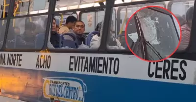 Atacan bus de empresa 'Cruz del Centro'.