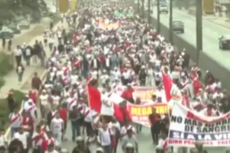 Miles de manifestantes coparon la Panamericana Norte hacia el Congreso.