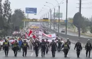 Masivo! Cientos de manifestantes marchan por la Panamericana Norte rumbo al Centro de Lima