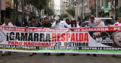 Comerciantes de Gamarra marchan rumbo a Palacio.