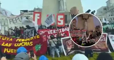 Manifestantes toman la Plaza San Martn