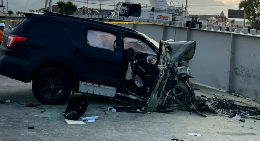 As qued el auto donde viajaba Marco Angulo tras fatal accidente de trnsito en Ecuador.