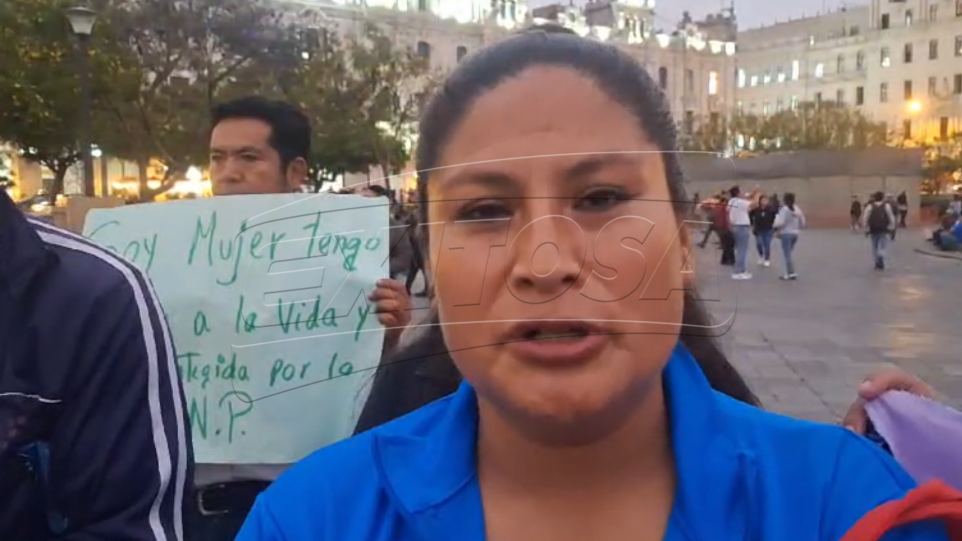 Manifestantes se solidarizan con Sheyla Cndor.