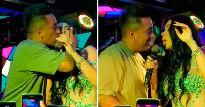 Christian Cueva le roba beso a Pamela Franco en pleno show.