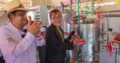 Gobernador de Lambayeque entrega planta de pasteurizacin.