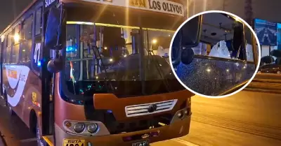 Balean bus de Sol de Oro con pasajeros a bordo, en Los Olivos.