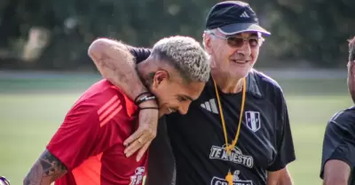 Jorge Fossati junto a Paolo Guerrero.