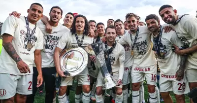 Universitario celebrar el bicampeonato en el Estadio Monumental ante miles de h