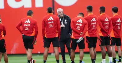 Jorge Fossati y su cambio de alineacin de cara al partido contra Chile