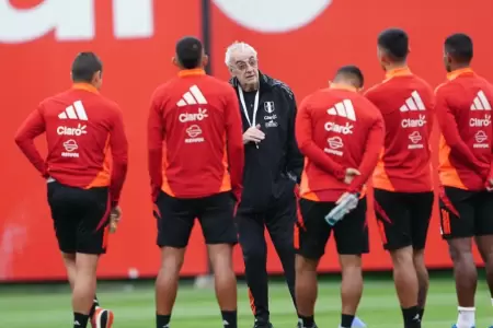 Jorge Fossati y su cambio de alineacin de cara al partido contra Chile