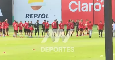 La Seleccin Peruana recibi a un grupo de hinchas en Videna.